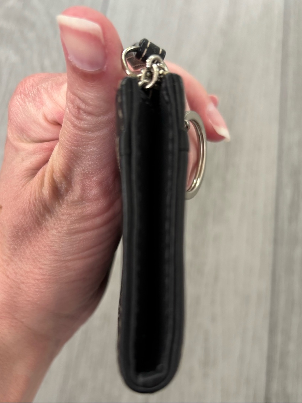 Coach coin purse in black leather with key ring. EUC. - Picture 4 of 11
